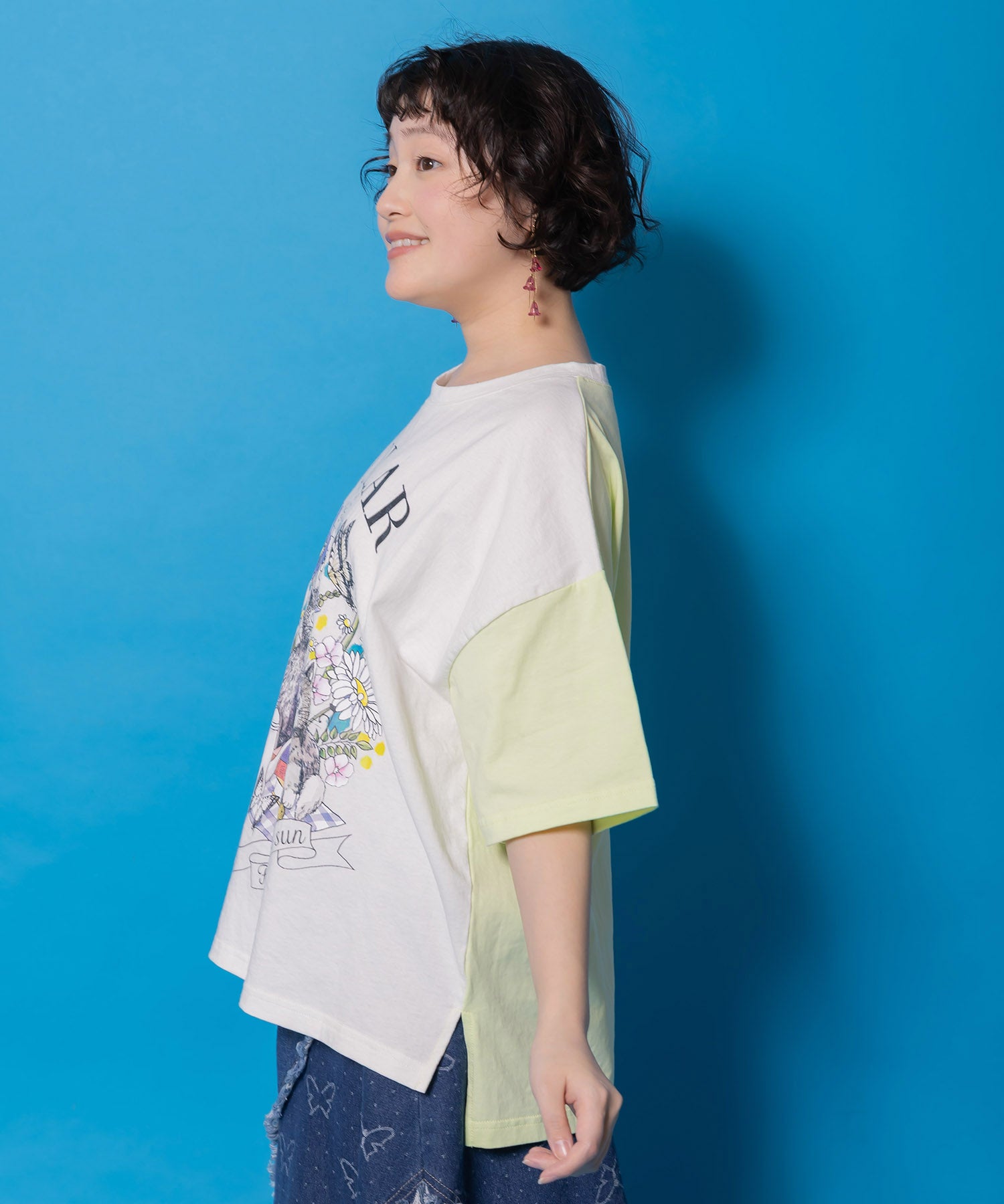 161651：花ネコピクニック柄配色Tシャツの通販-ScoLar