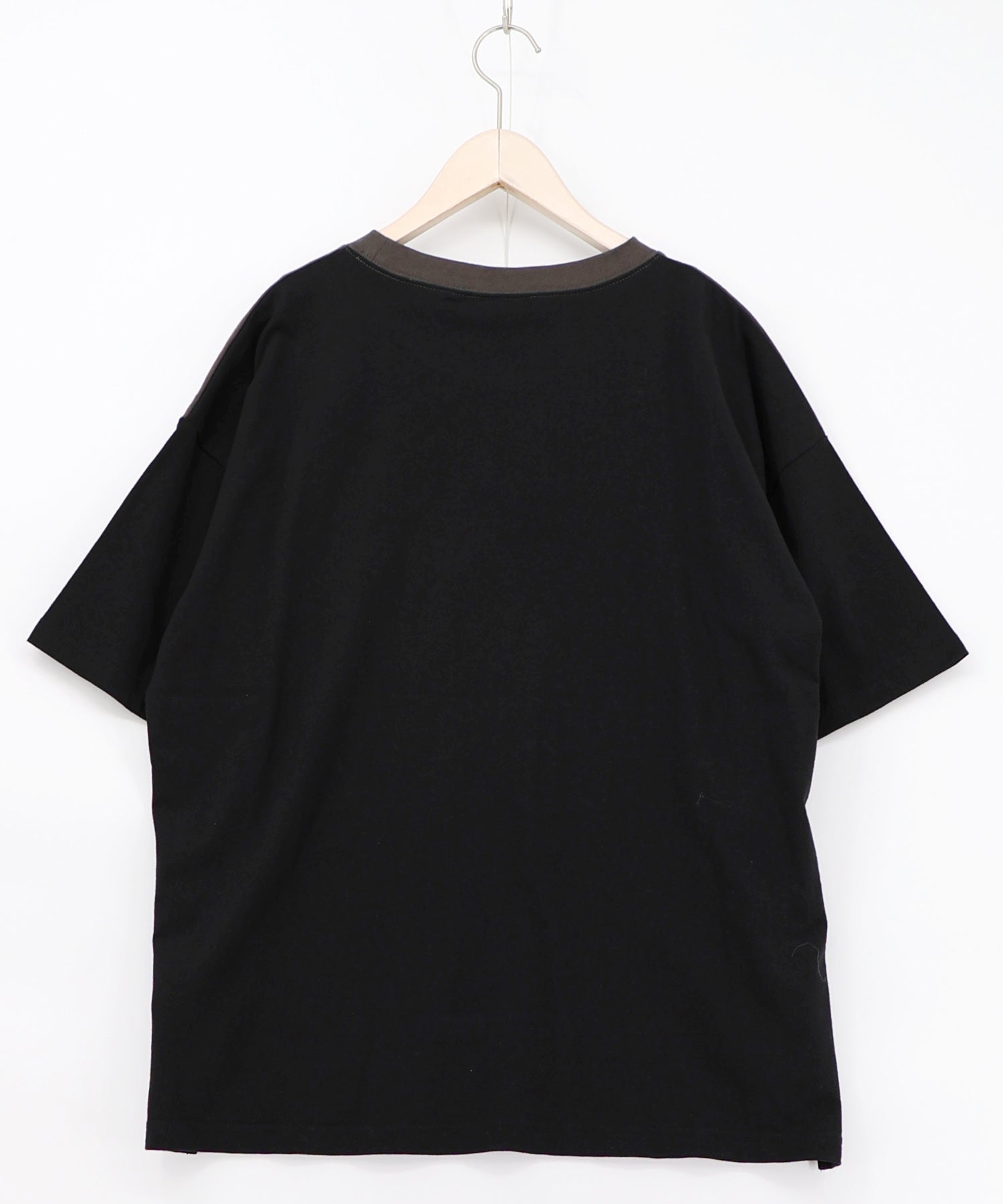 161651：花ネコピクニック柄配色Tシャツの通販-ScoLar