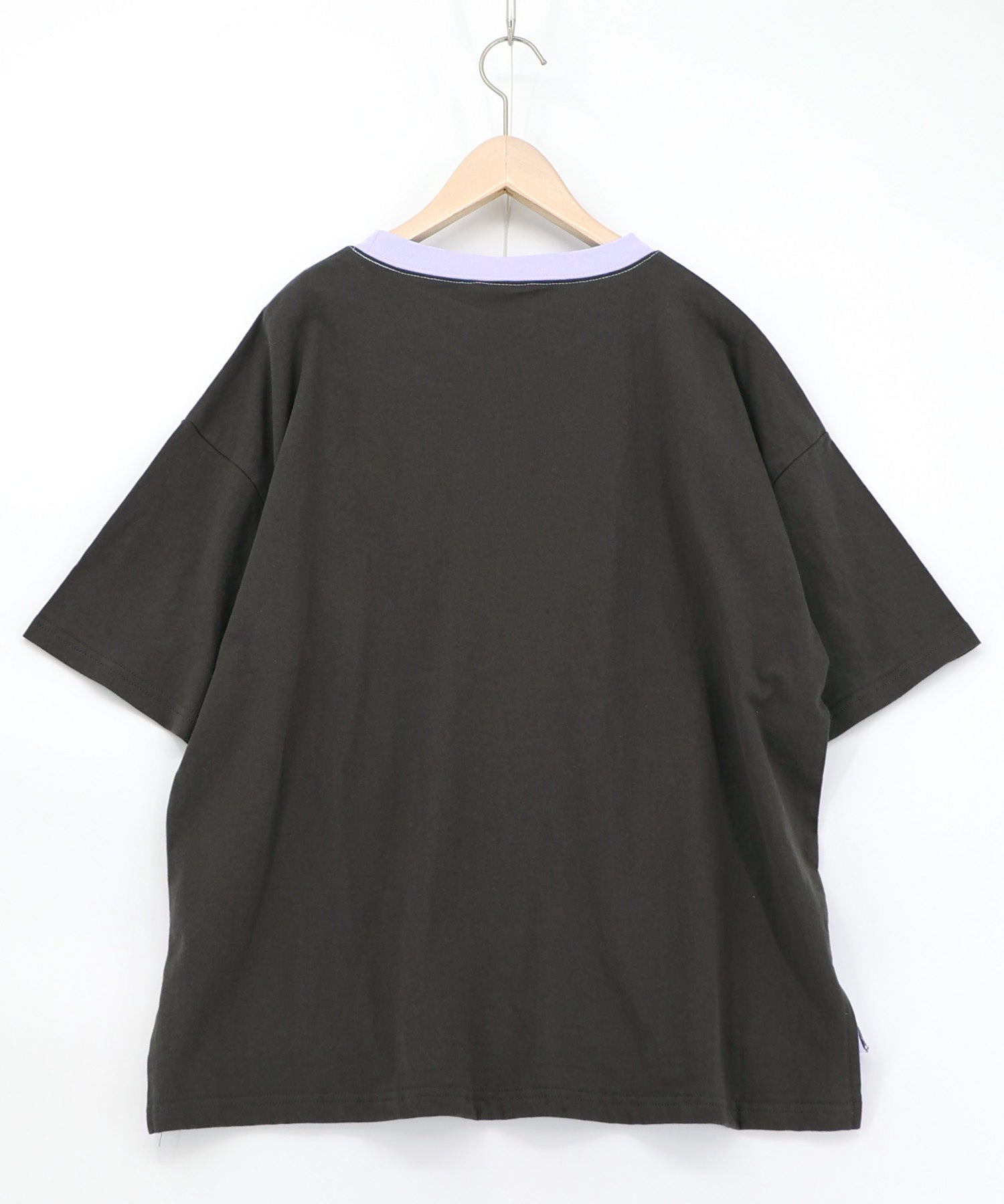 せせらページ 161651：花ネコピクニック柄配色Tシャツの通販-ScoLar