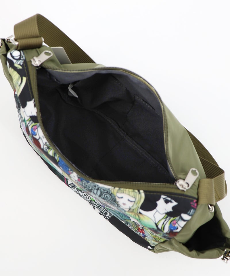 スカラーと女の子がいっぱい柄ショルダーバッグ-15