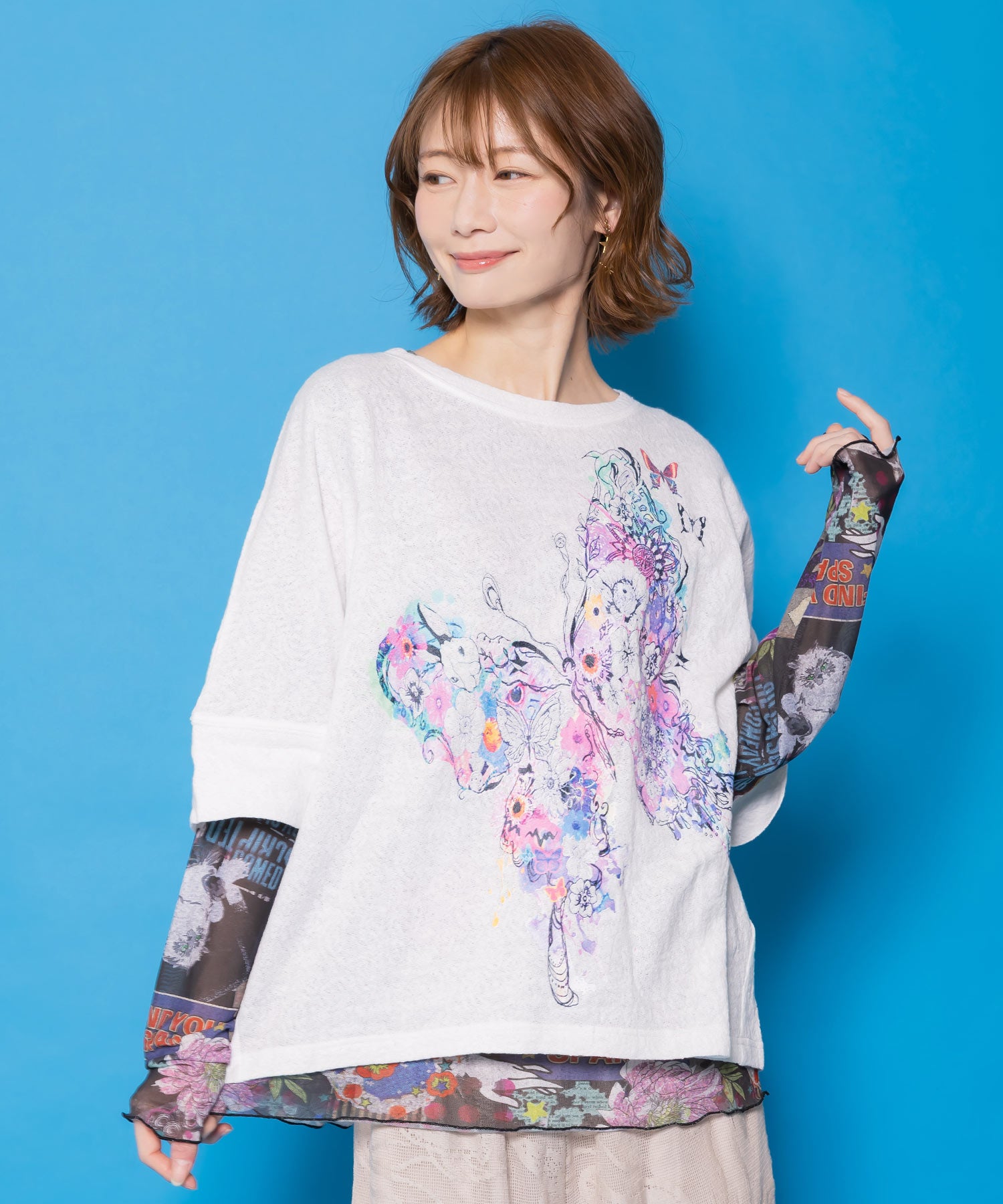 161647：水彩タッチ花蝶プリントTシャツの通販-ScoLar