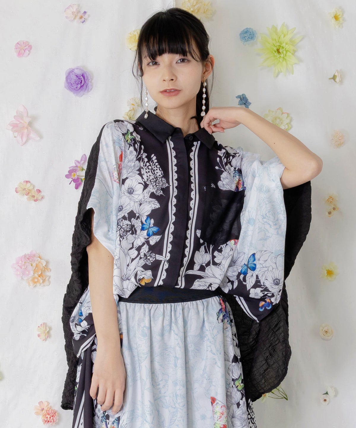 お花いっぱい アンティーク調シャツ-2