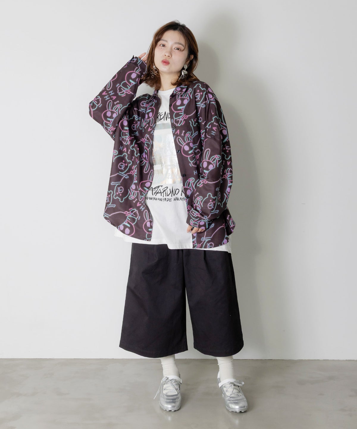 組体操クマとうさぎネオンサイン風シャツ-2