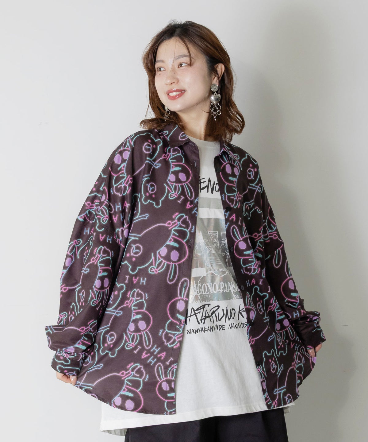 組体操クマとうさぎネオンサイン風シャツ-3