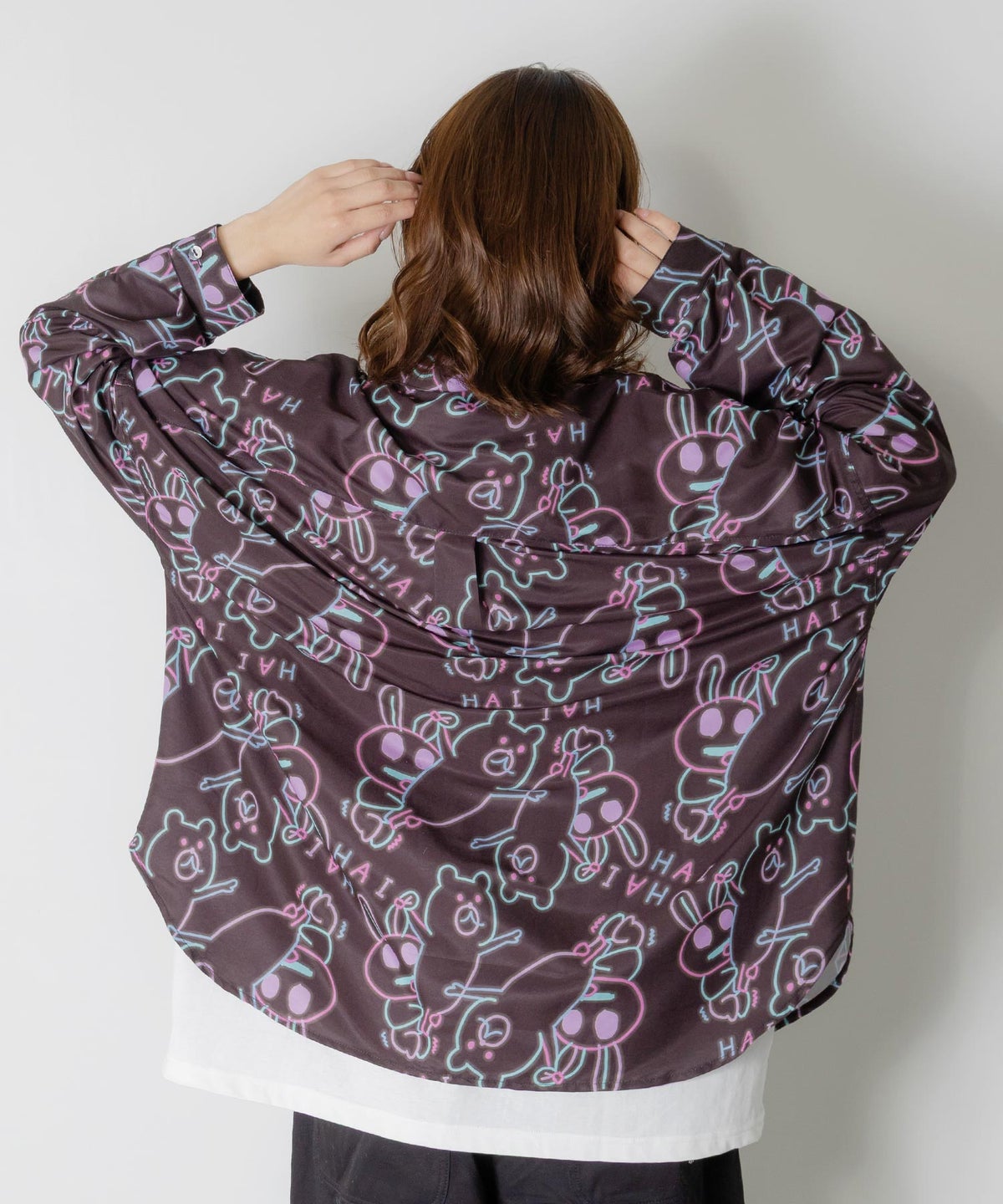 組体操クマとうさぎネオンサイン風シャツ-5