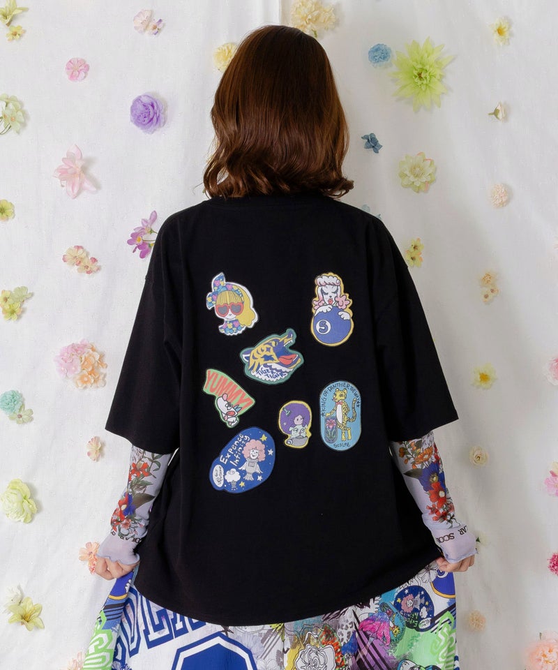 ポップレトロ調 ワッペン風バック刺繍Tシャツ-5