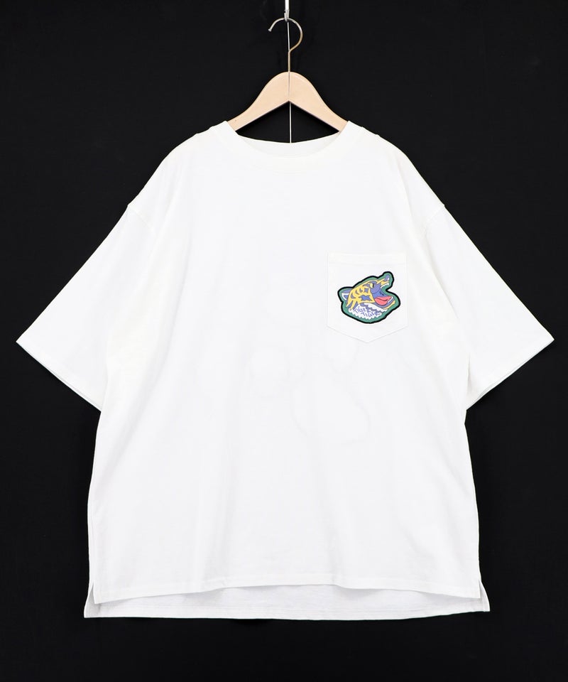 ポップレトロ調 ワッペン風バック刺繍Tシャツ-9