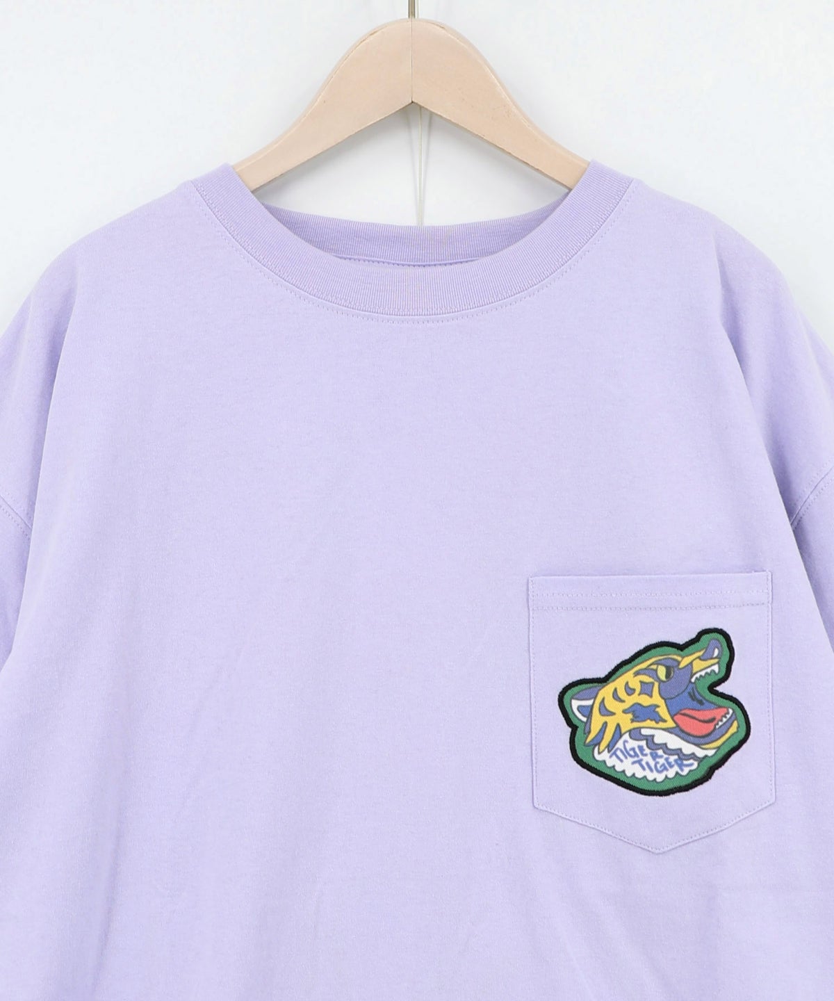 ポップレトロ調 ワッペン風バック刺繍Tシャツ-15