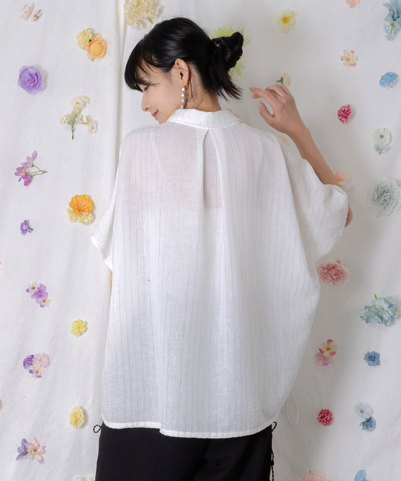 おばあちゃんの思い出本棚柄 ラメストライプシャツ-4