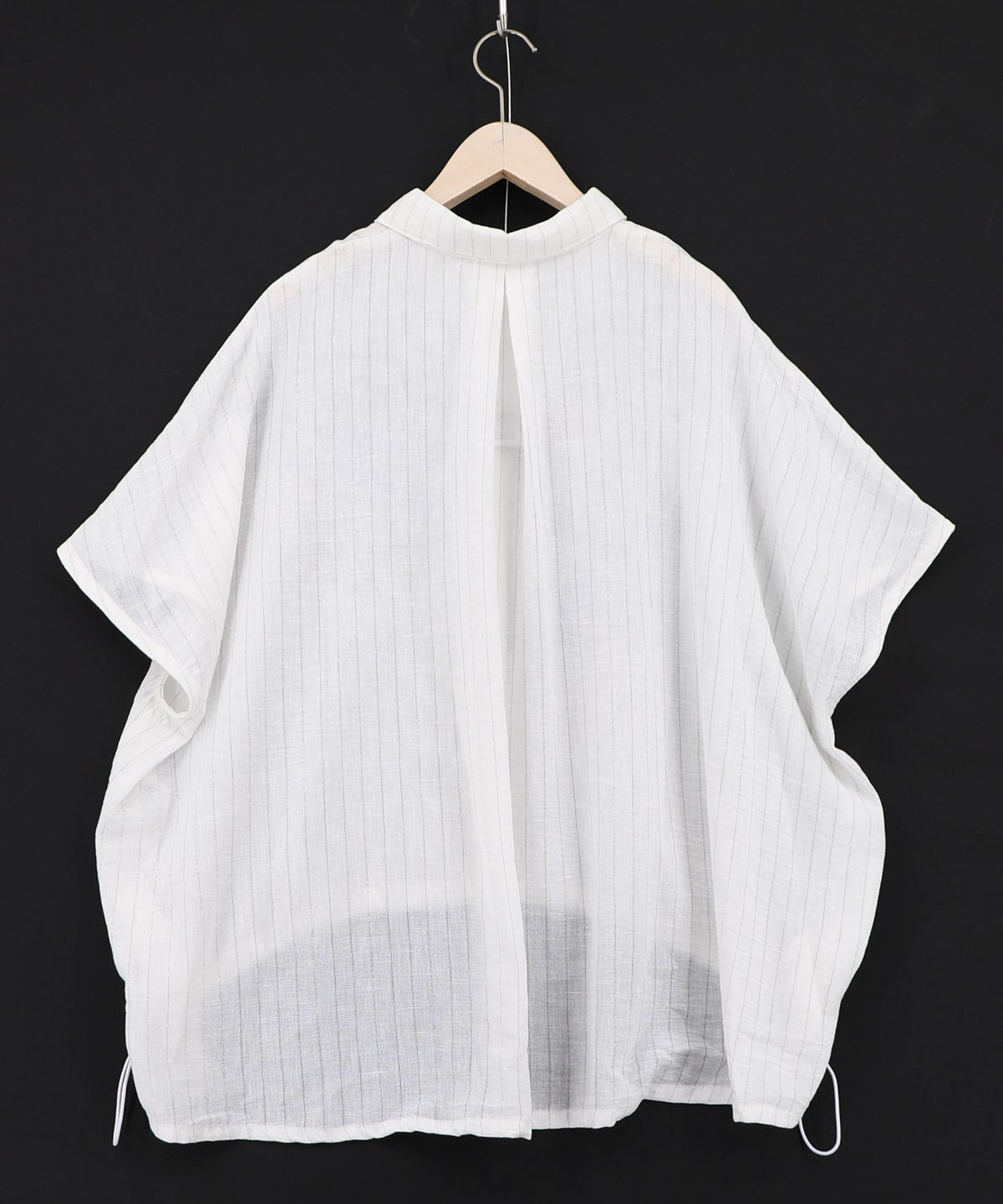 おばあちゃんの思い出本棚柄 ラメストライプシャツ-10