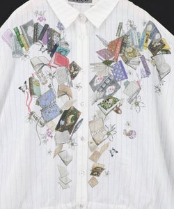 おばあちゃんの思い出本棚柄 ラメストライプシャツ-11