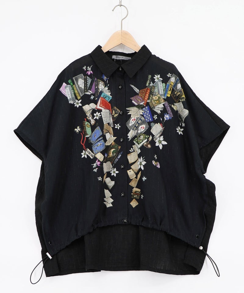 おばあちゃんの思い出本棚柄 ラメストライプシャツ-12