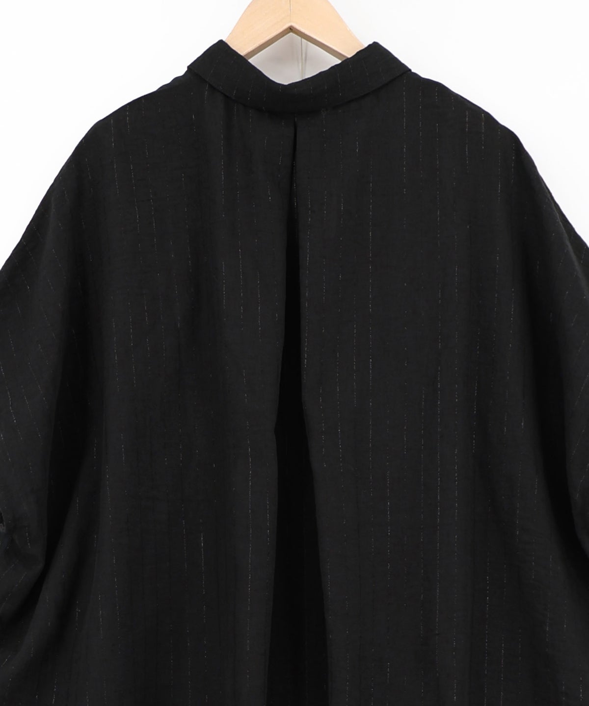 おばあちゃんの思い出本棚柄 ラメストライプシャツ-19