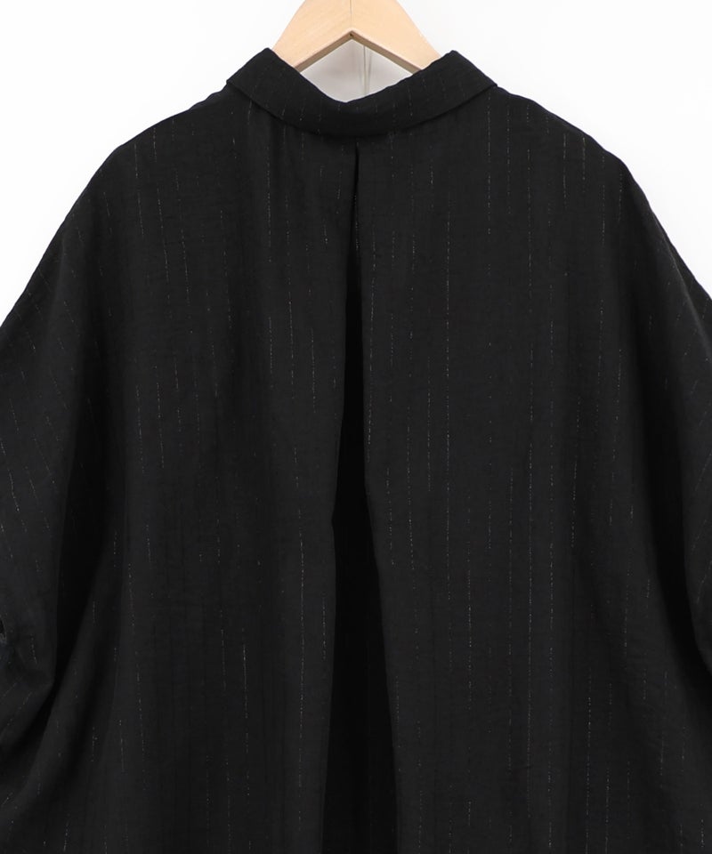 おばあちゃんの思い出本棚柄 ラメストライプシャツ-19