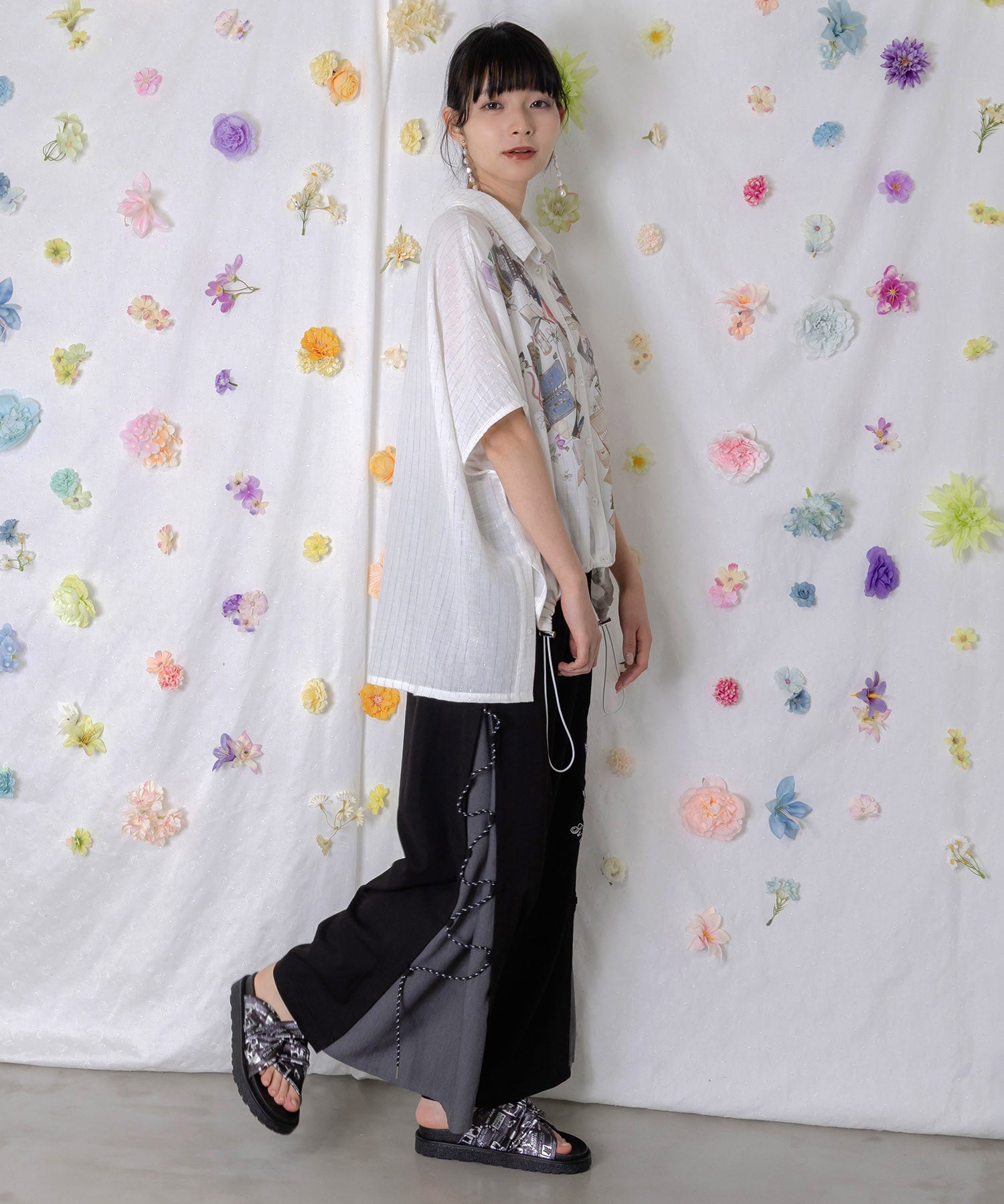 562203：パラコード×蝶刺繍 配色デニムワイドパンツの通販-ScoLar