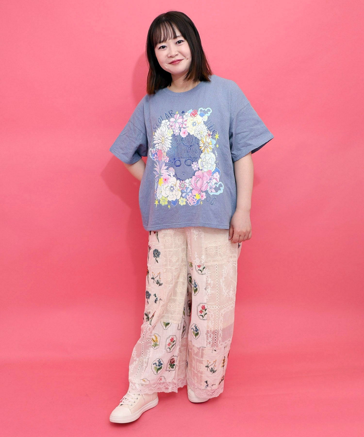 162637：花に埋もれたスカラーちゃん ローズジャガードTシャツの通販