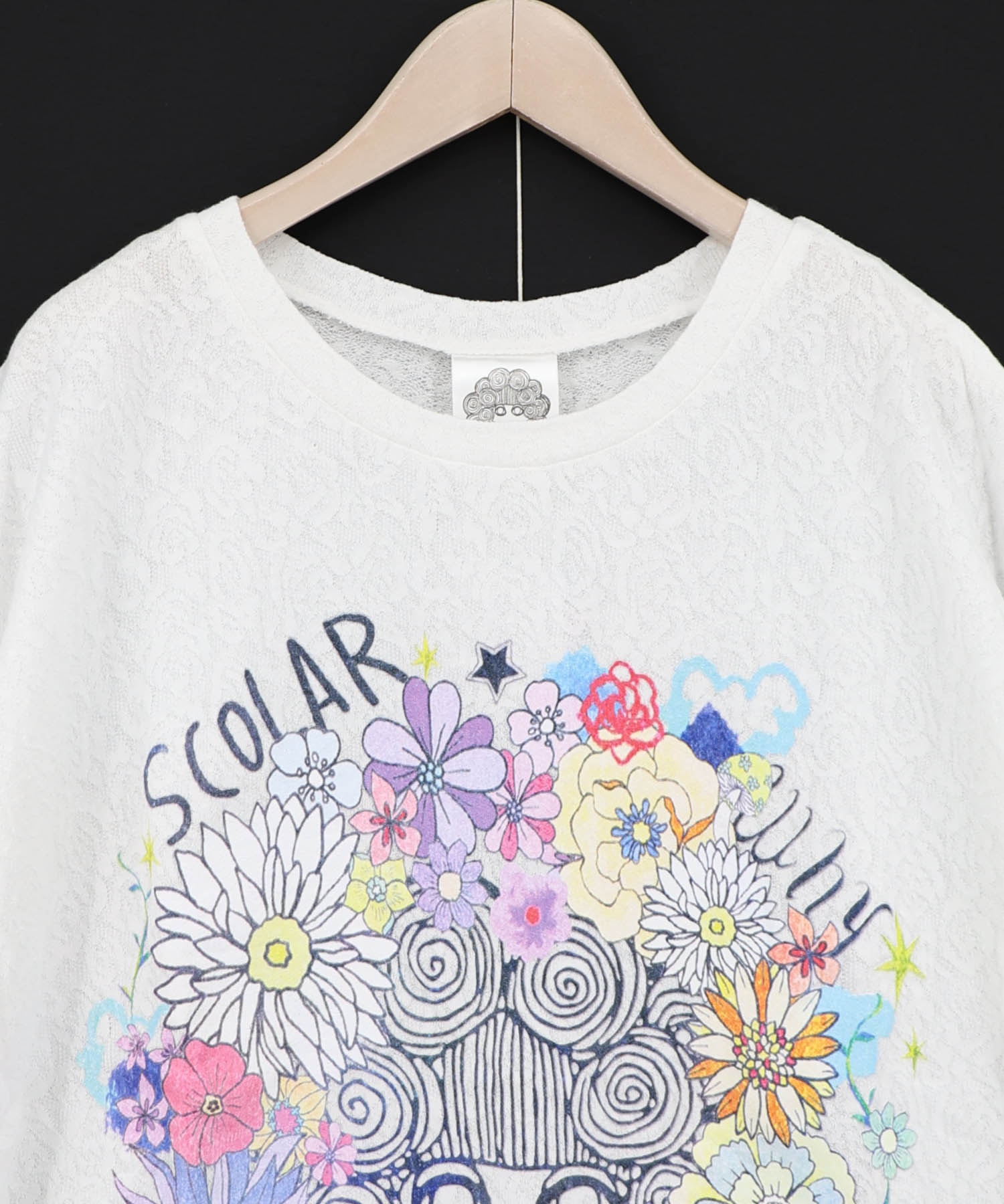 Scolar 花に埋もれたスカラーちゃん ローズジャガードTシャツ 162637：花に埋もれたスカラーちゃん ローズジャガードTシャツの通販