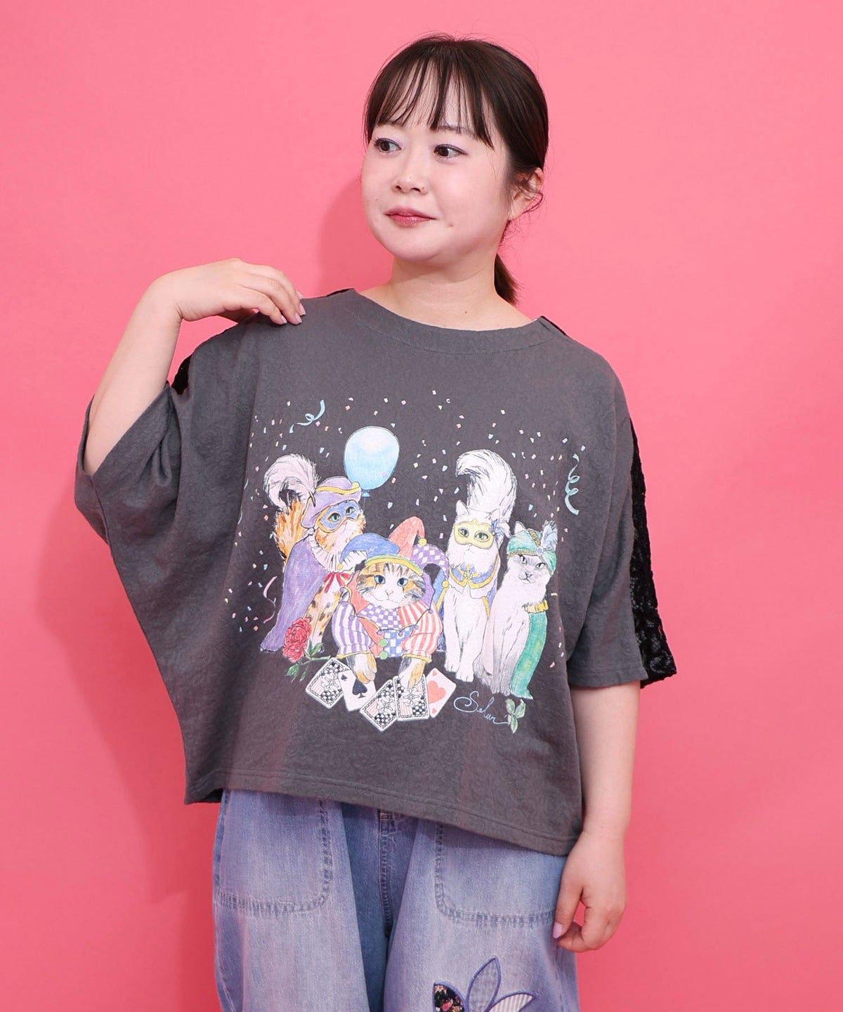 仮面舞踏会のネコ柄 ドルマンスリーブTシャツ-1