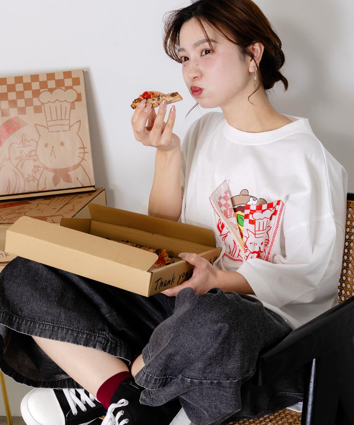 ポケットギミック付き ピザ屋ネコ＆クマ柄Tシャツ-2