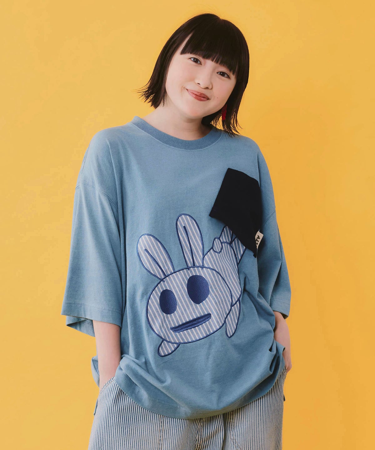 ポケットからこぼれウサギ アップリケTシャツ-1