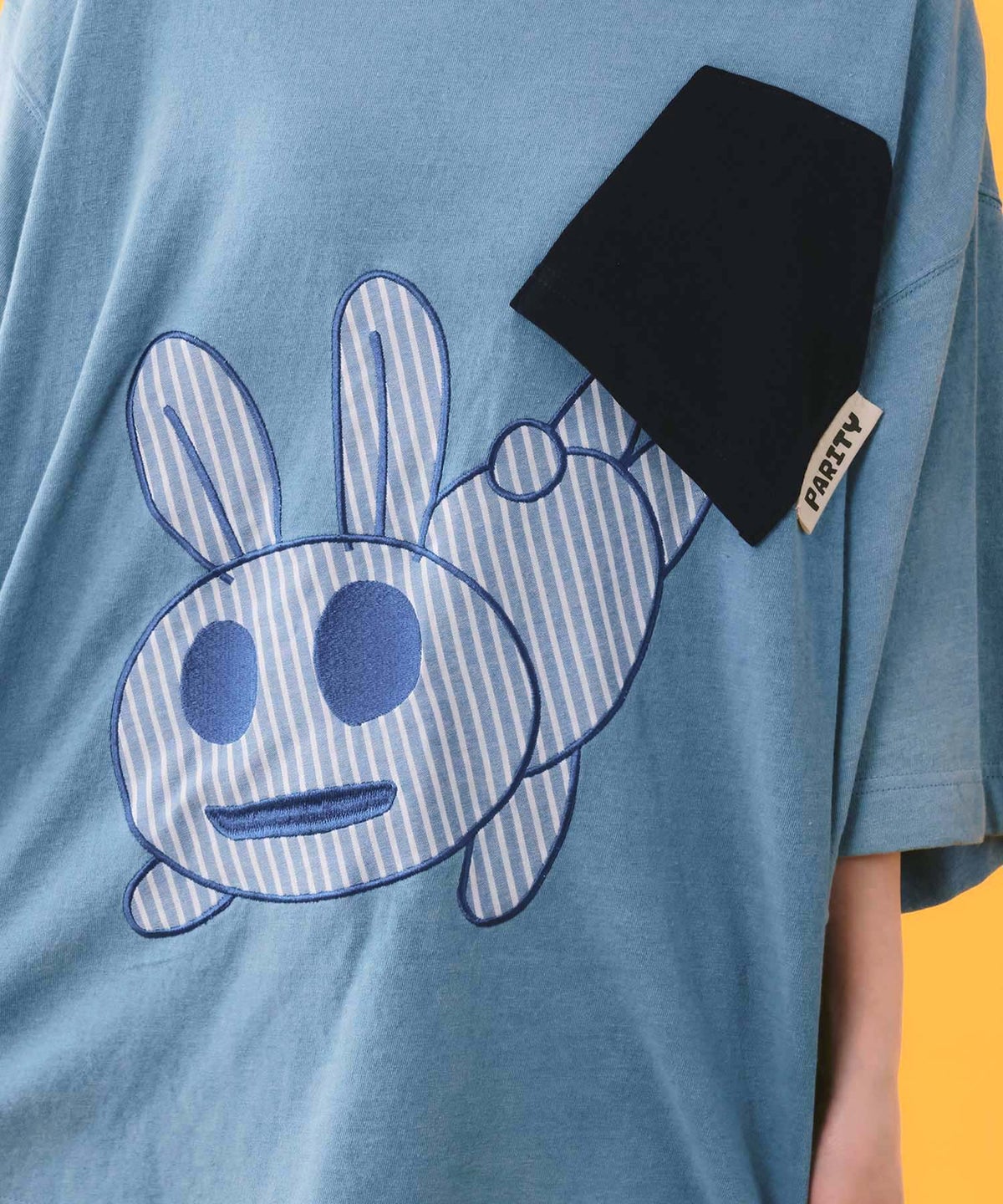 ポケットからこぼれウサギ アップリケTシャツ-6