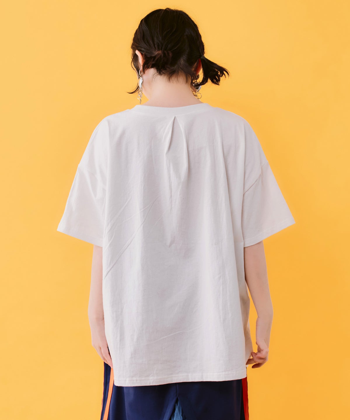 お昼寝ウサギinスカラーバーガー柄Tシャツ-6