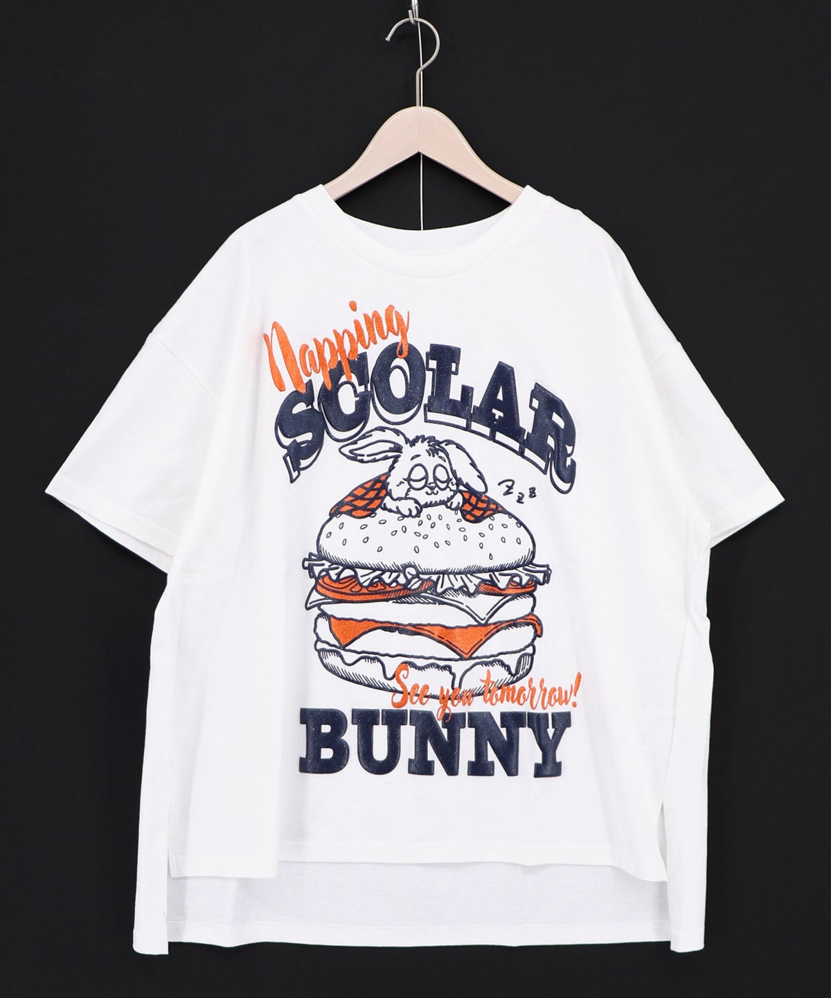 お昼寝ウサギinスカラーバーガー柄Tシャツ-10