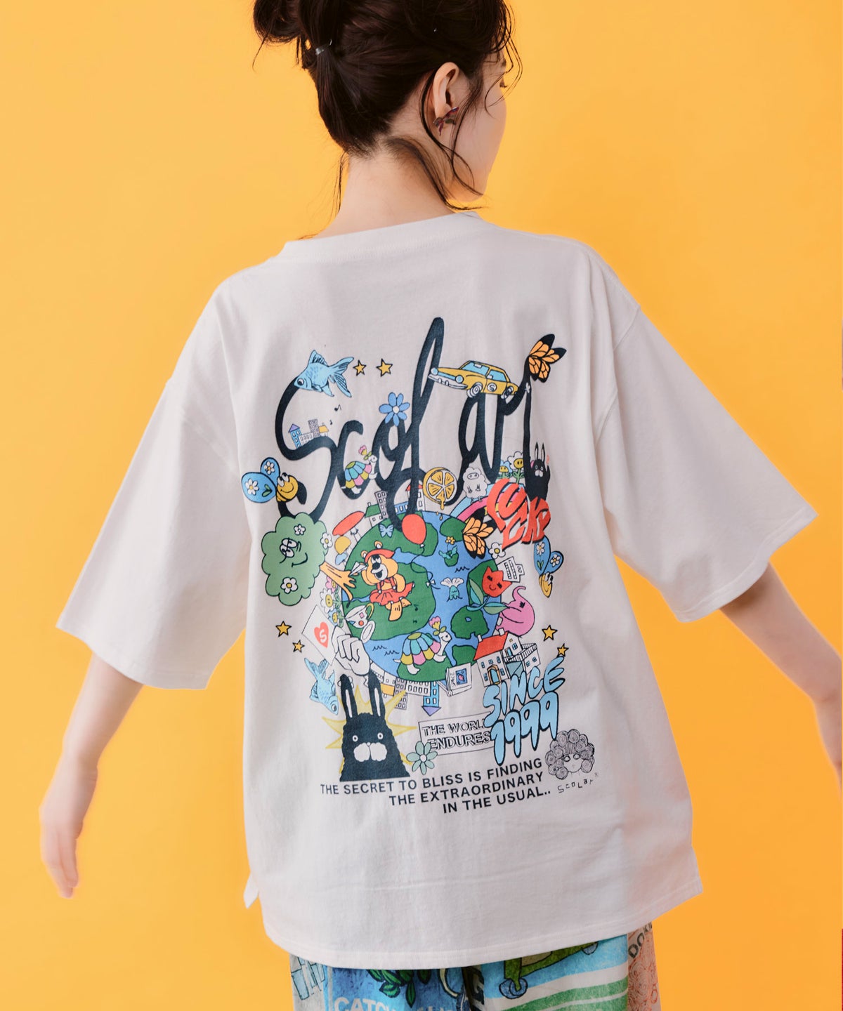 カートゥーン風 スカラーワールド柄Tシャツ-1