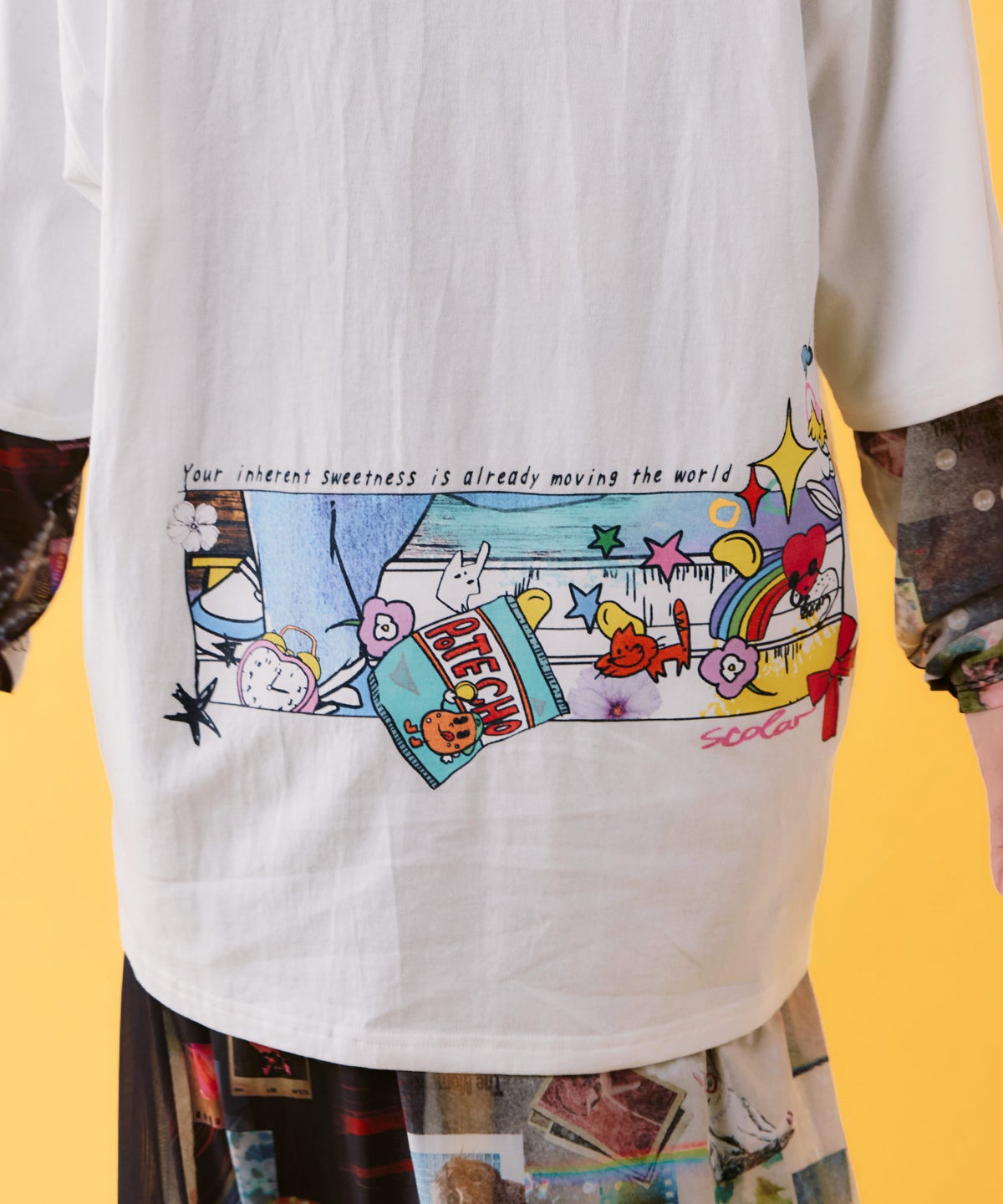 カラフルストリートガール柄Tシャツ-8