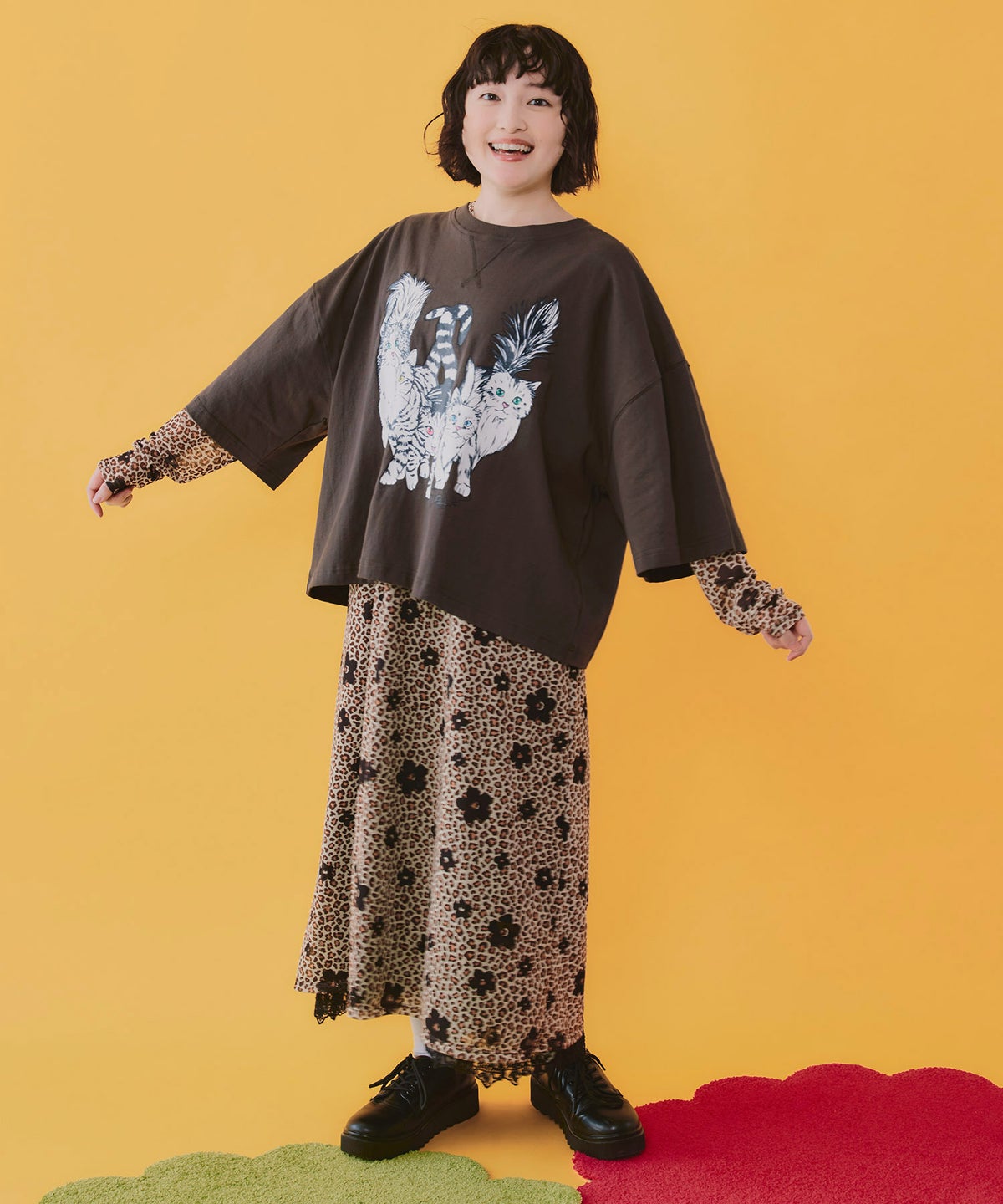 にらめっこネコちゃん ワイドTシャツ-2