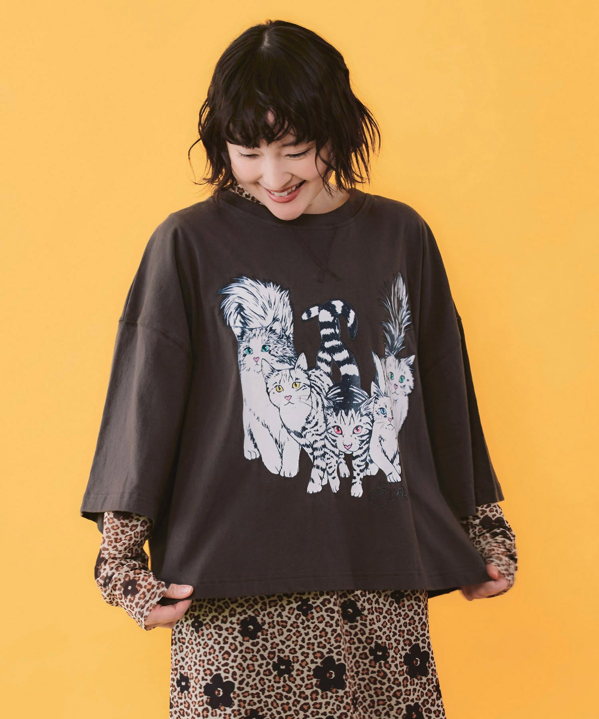 にらめっこネコちゃん ワイドTシャツ-3