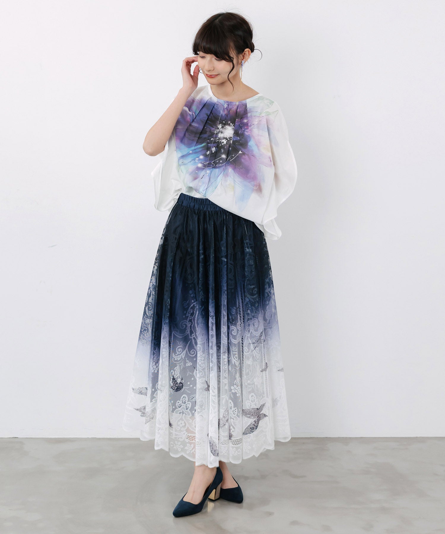 562237：水彩風大花柄 ラウンドシルエットプルオーバーの通販-ScoLar