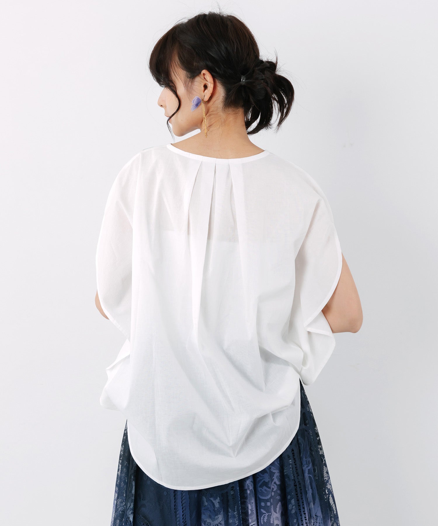 562237：水彩風大花柄 ラウンドシルエットプルオーバーの通販-ScoLar