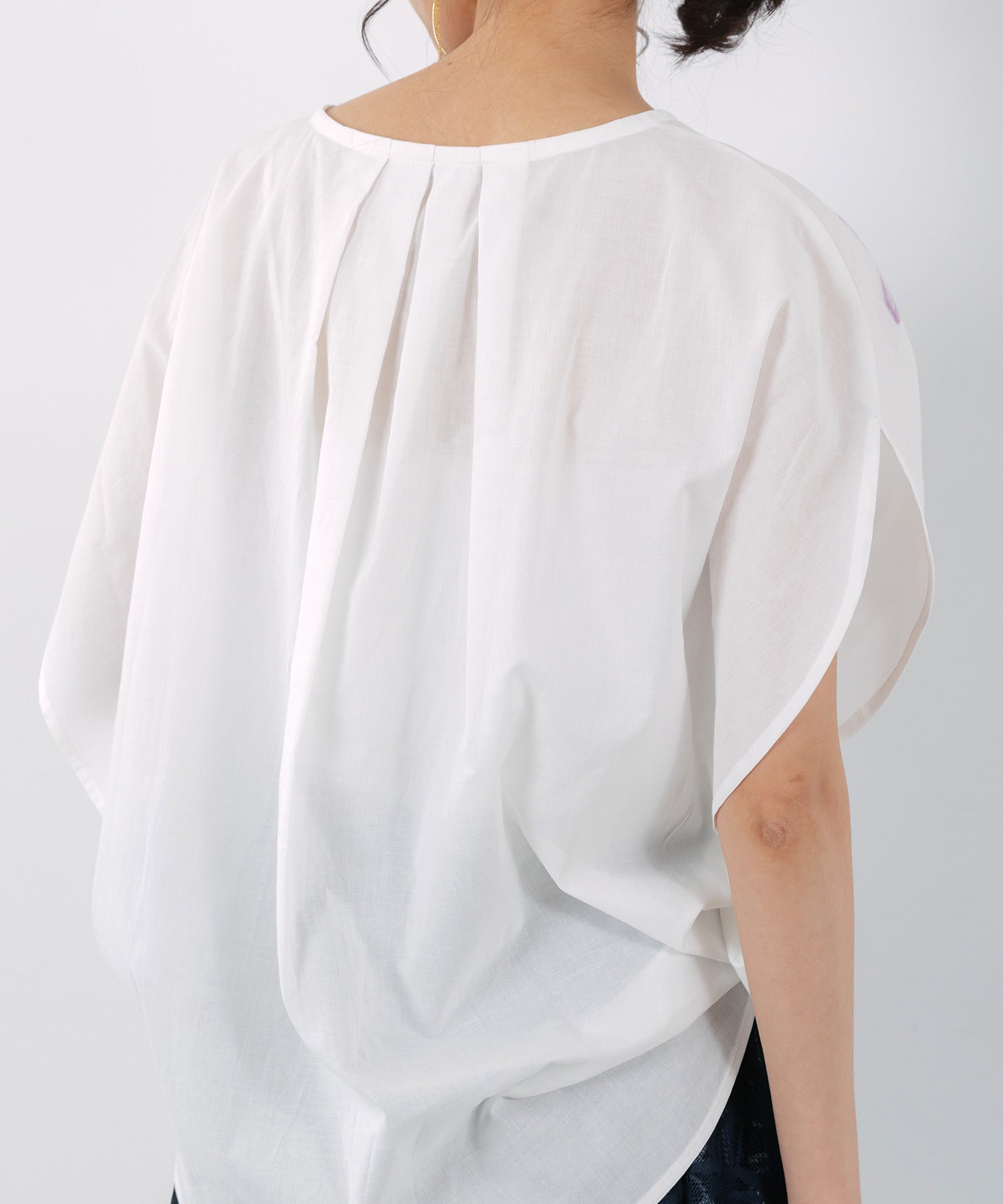 562237：水彩風大花柄 ラウンドシルエットプルオーバーの通販-ScoLar