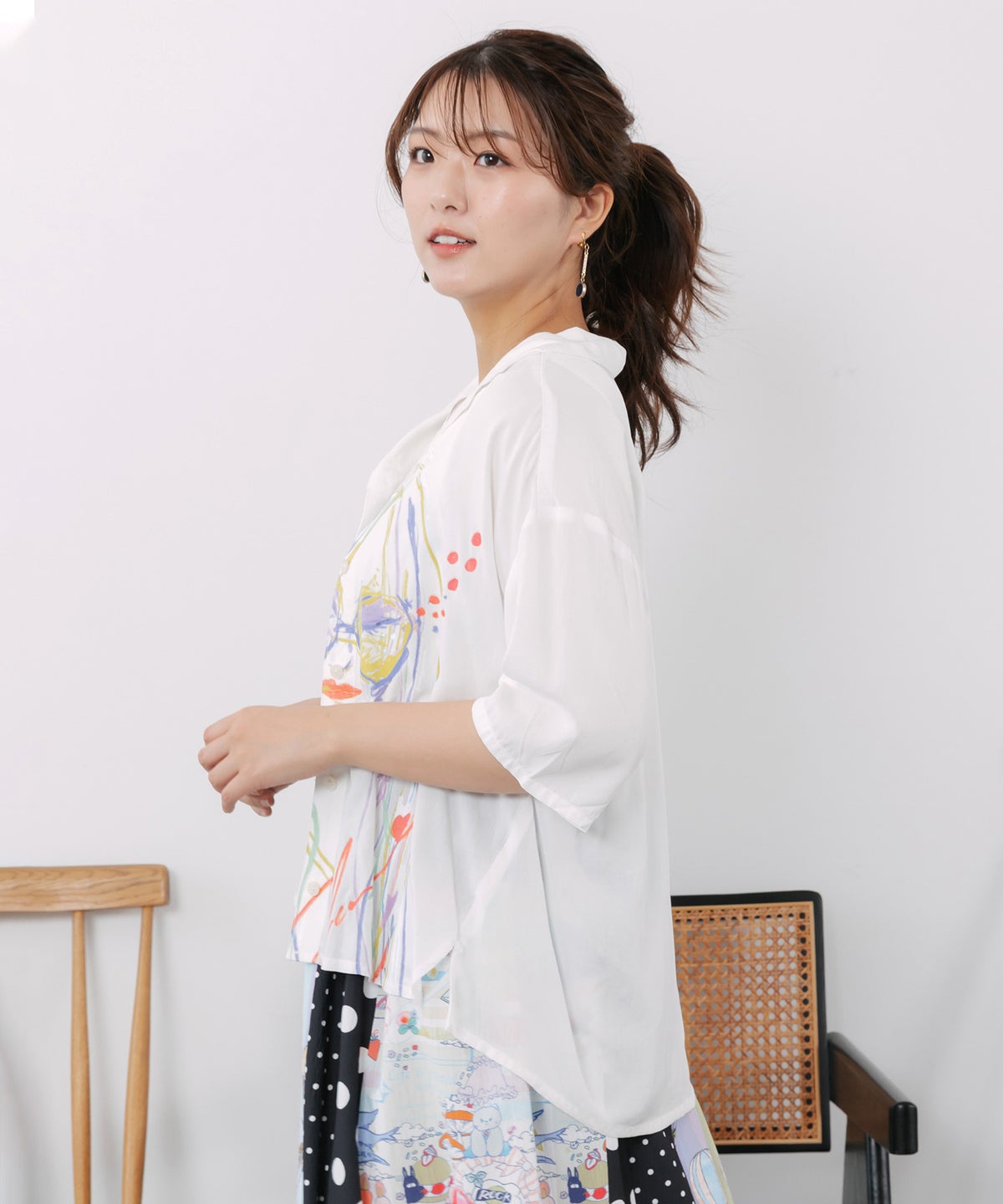 パステル調サングラスガール柄 レーヨンシャツ-4