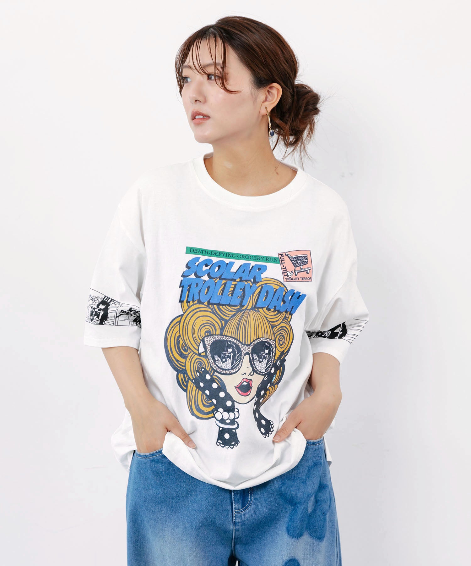 162711：びっくりガール柄 四コマ風Tシャツの通販-ScoLar
