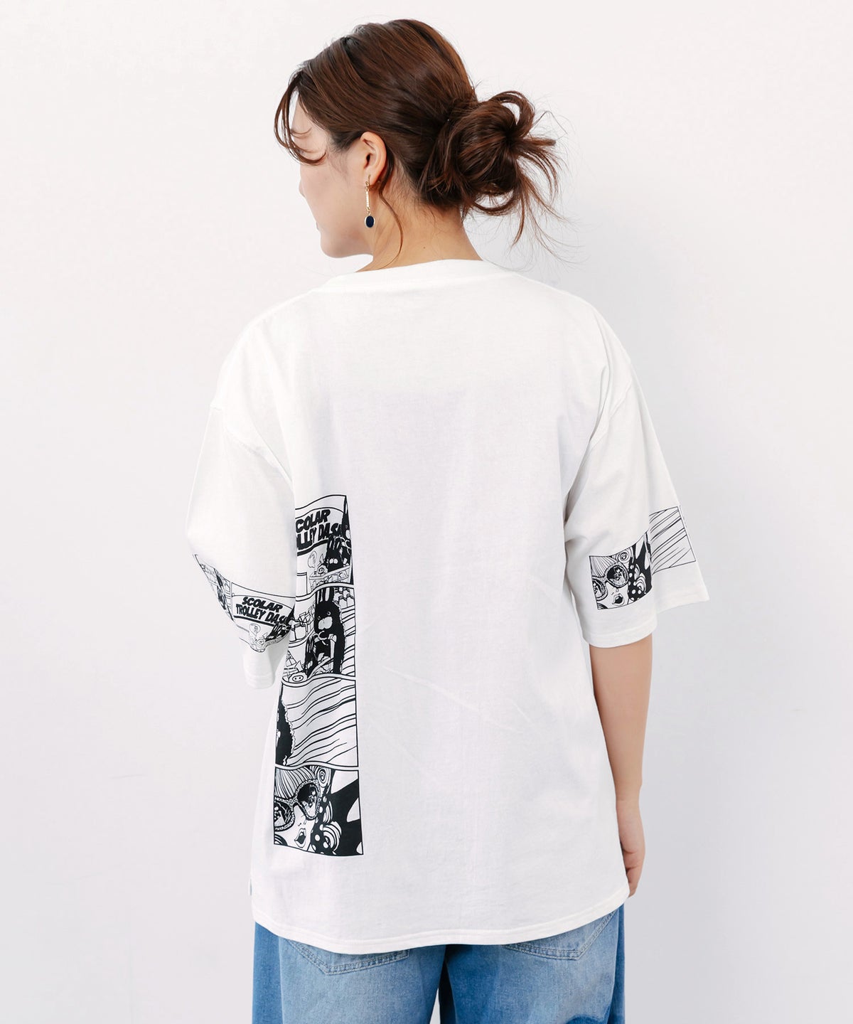 びっくりガール柄 四コマ風Tシャツ-4