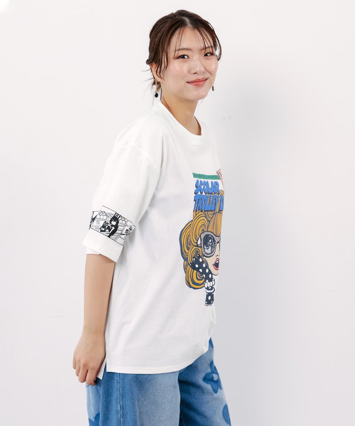 びっくりガール柄 四コマ風Tシャツ-5