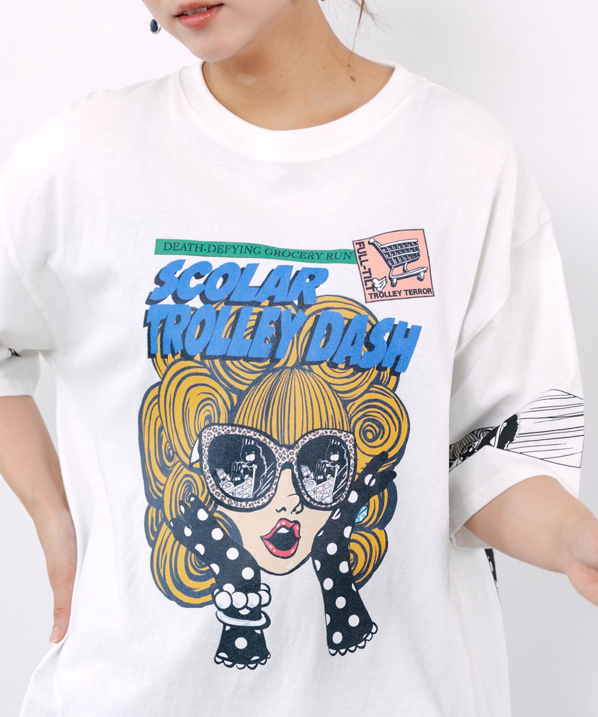 びっくりガール柄 四コマ風Tシャツ-6