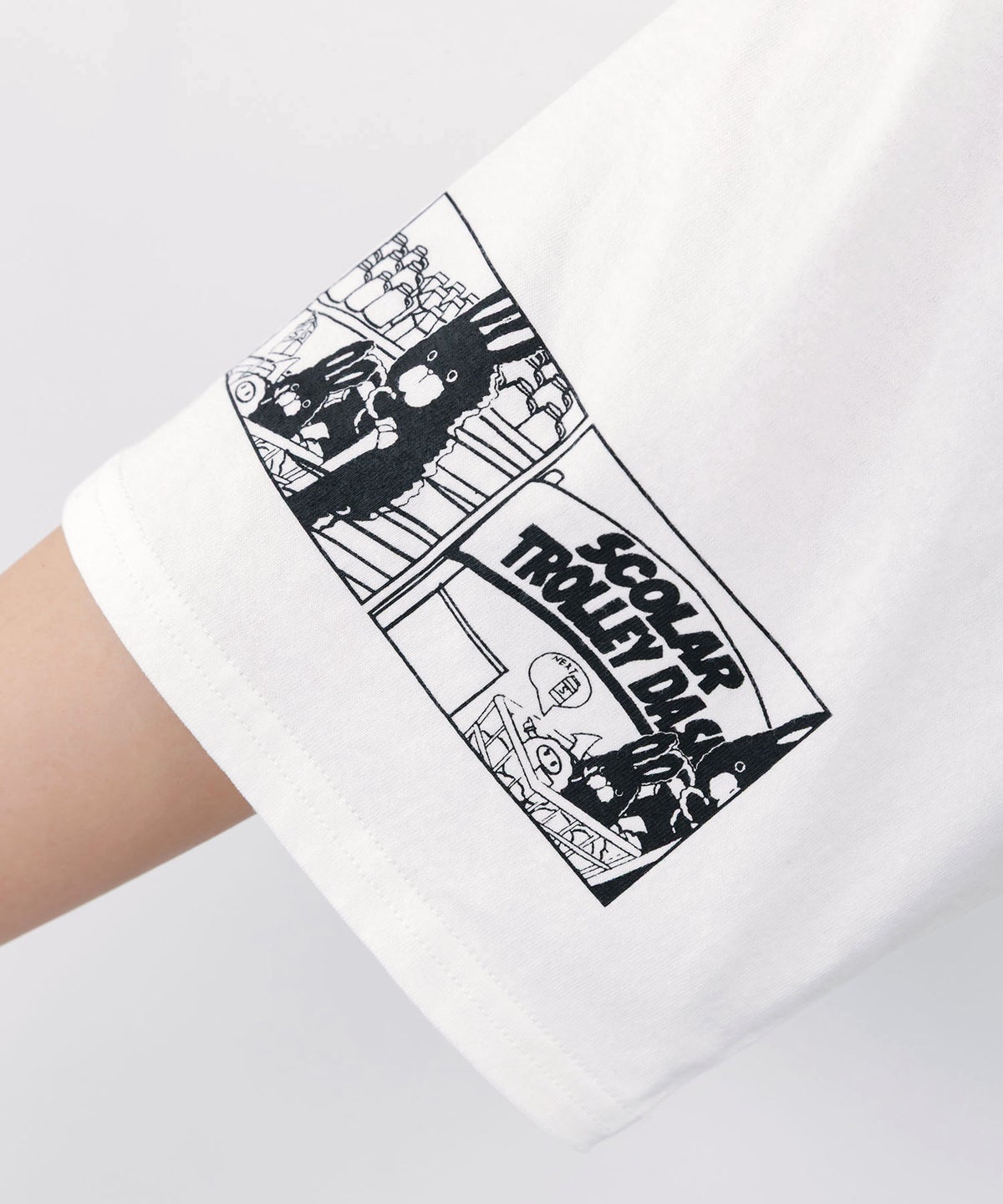 びっくりガール柄 四コマ風Tシャツ-8