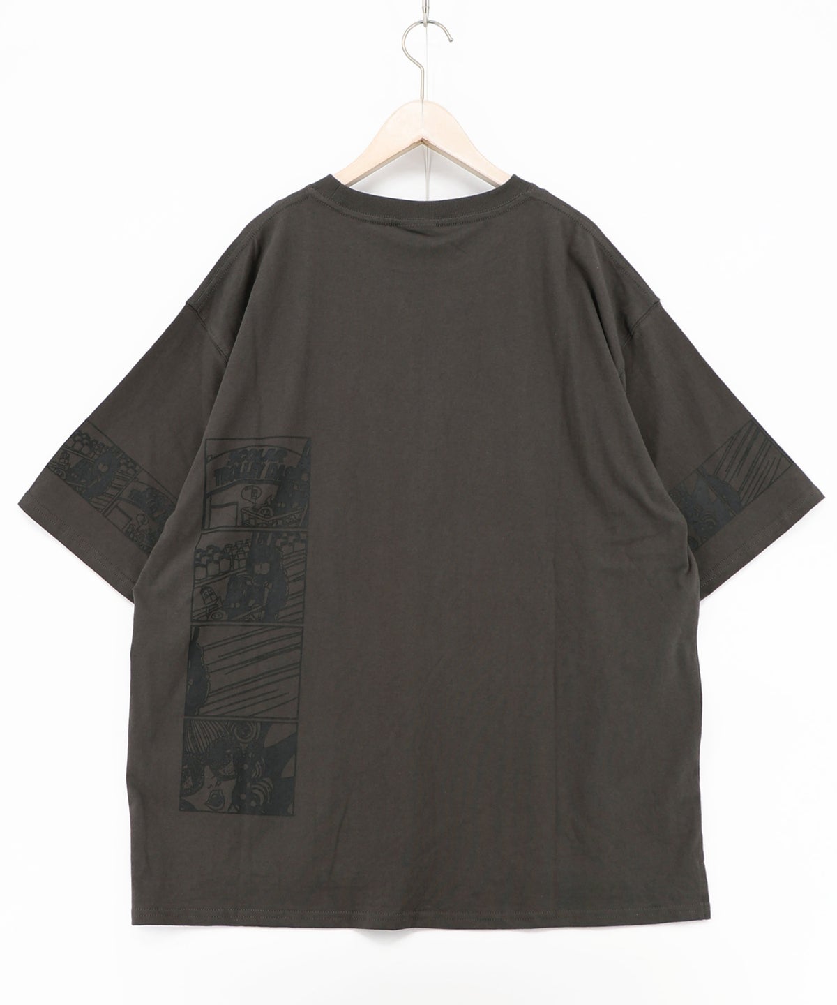 びっくりガール柄 四コマ風Tシャツ-15