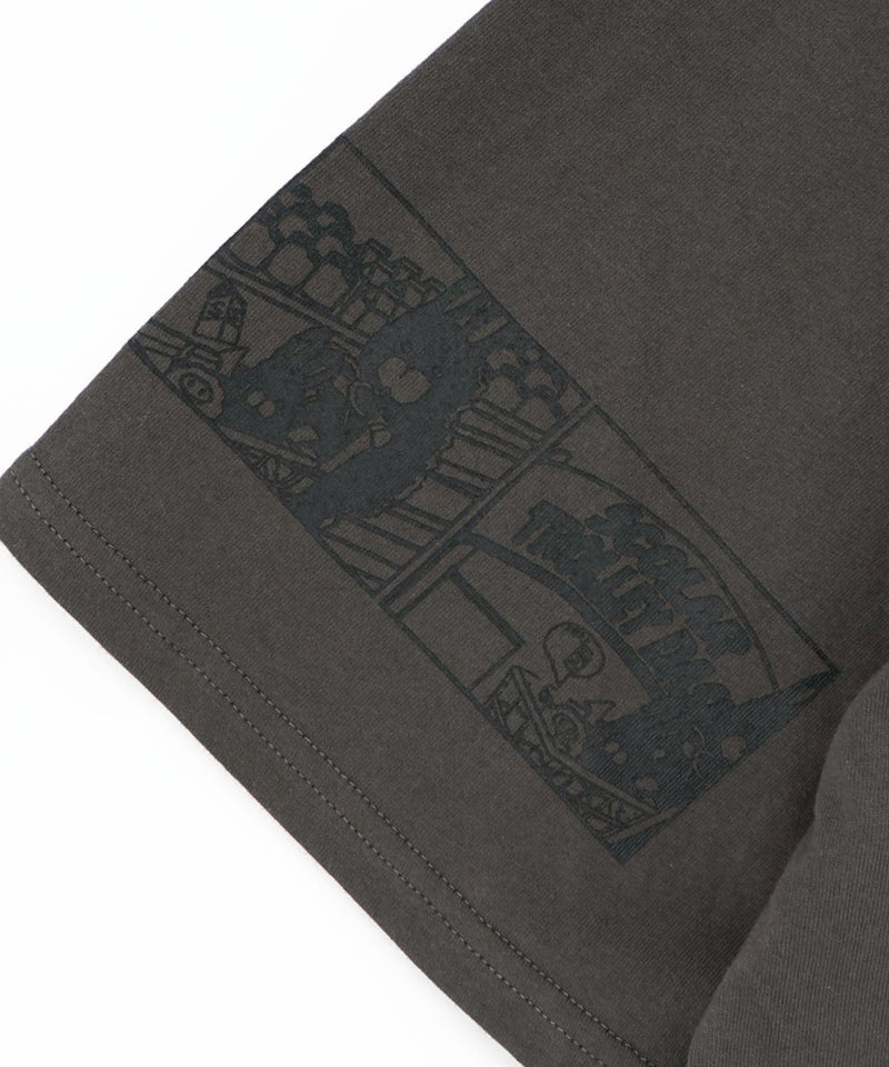 びっくりガール柄 四コマ風Tシャツ-26