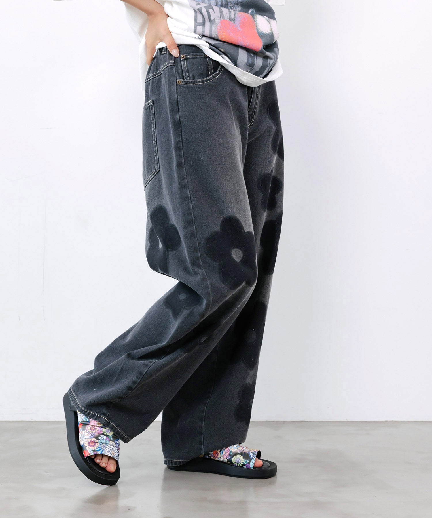162682：フラワー柄 ブリーチ加工デニムパンツの通販-ScoLar