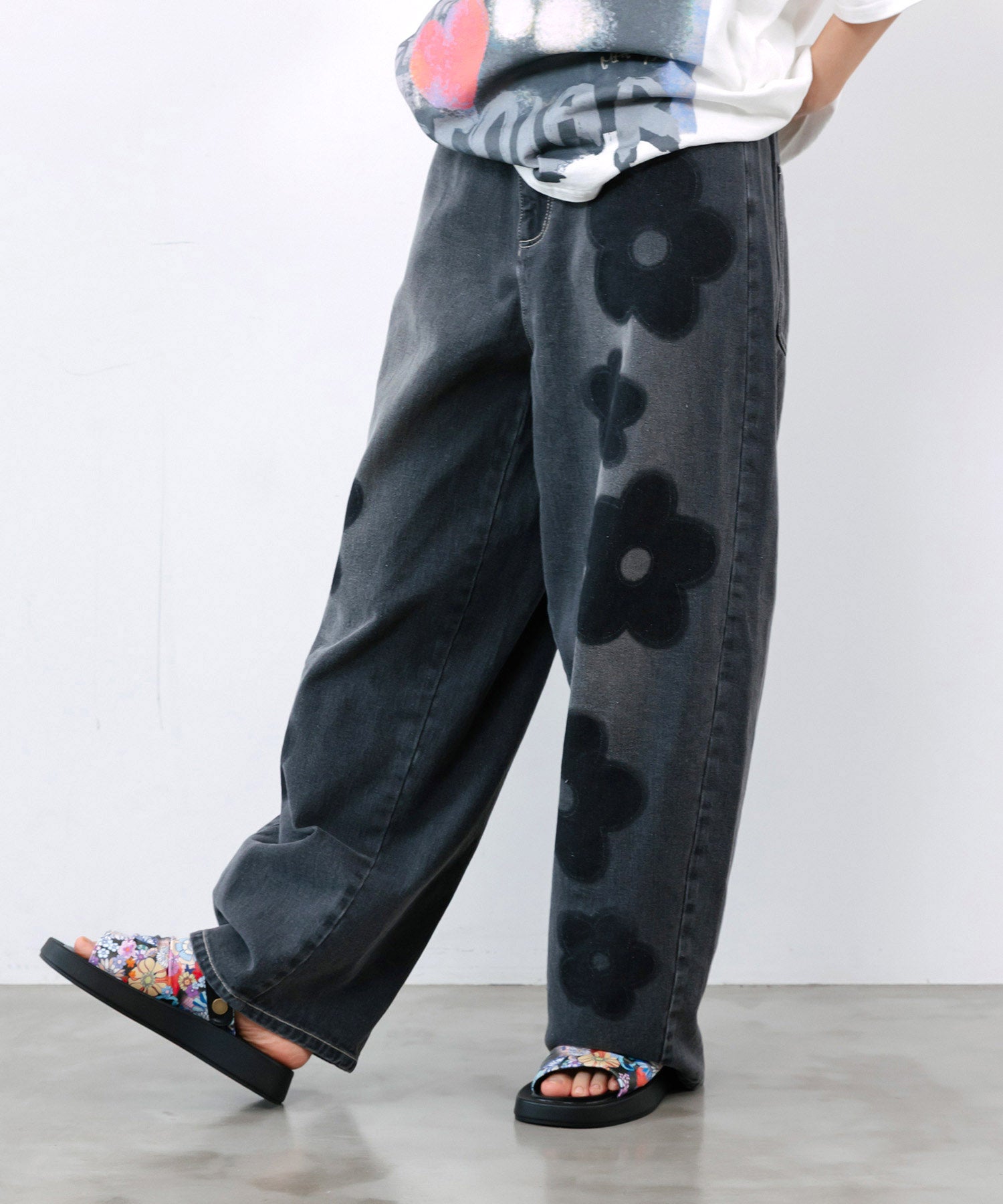 162682：フラワー柄 ブリーチ加工デニムパンツの通販-ScoLar
