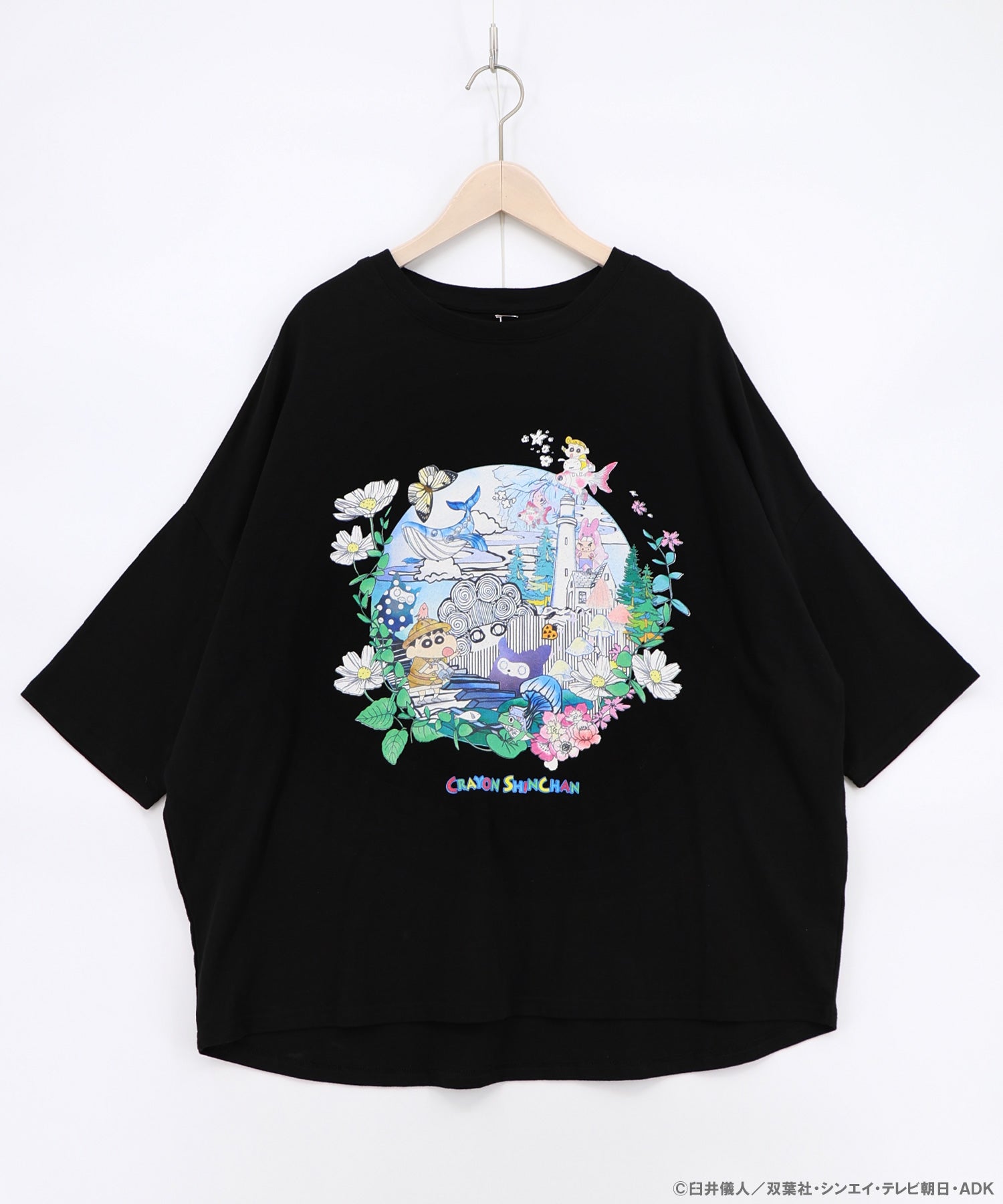 jyonレオナール魅力的な扇子と花柄のTシャツ 462017：クレヨンしんちゃん×ScoLar 不思議な夏の花柄Tの通販-ScoLar