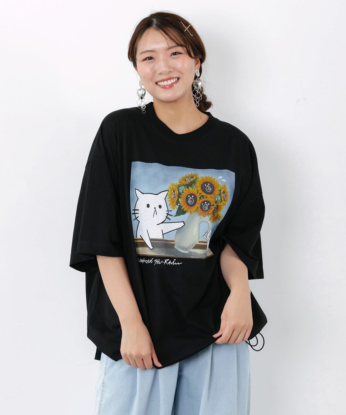 ネコの襲来アート柄 ドロスト付きTシャツ-3