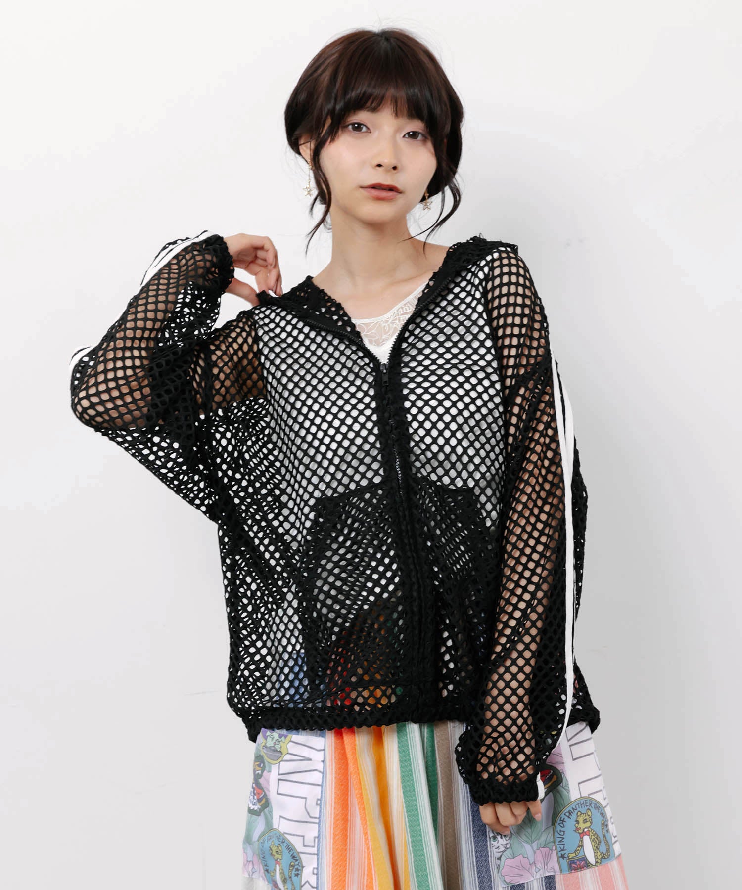 162687：熱帯花柄アップリケ付き ライン入りメッシュパーカーの通販-ScoLar