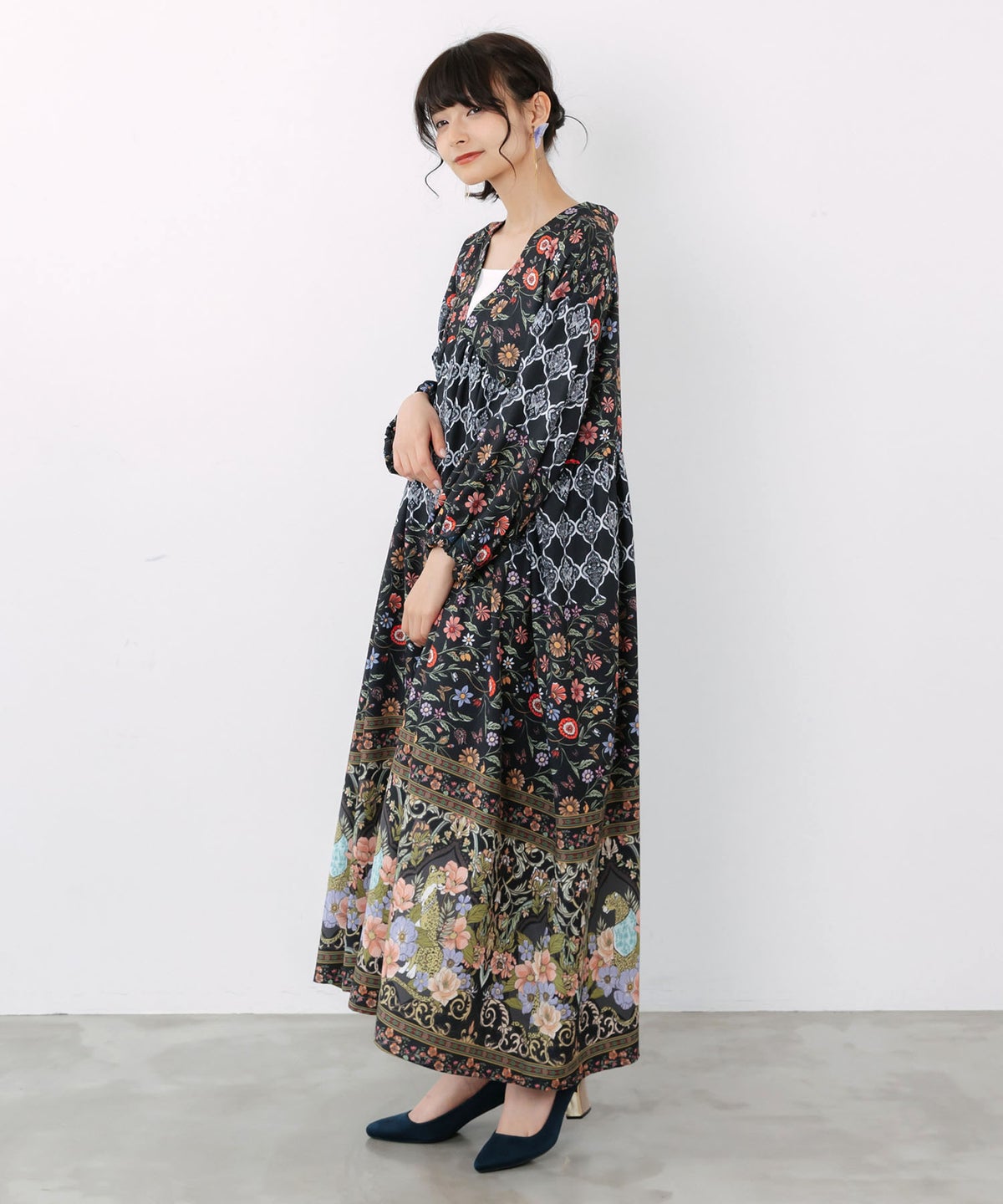 アンティークタイル×花柄ワンピース-5