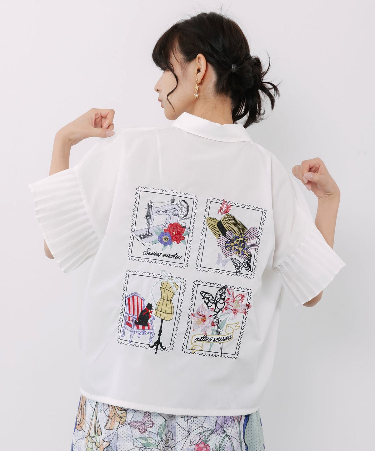 デザイナーの日常柄刺繍 袖プリーツ付きシャツ-1