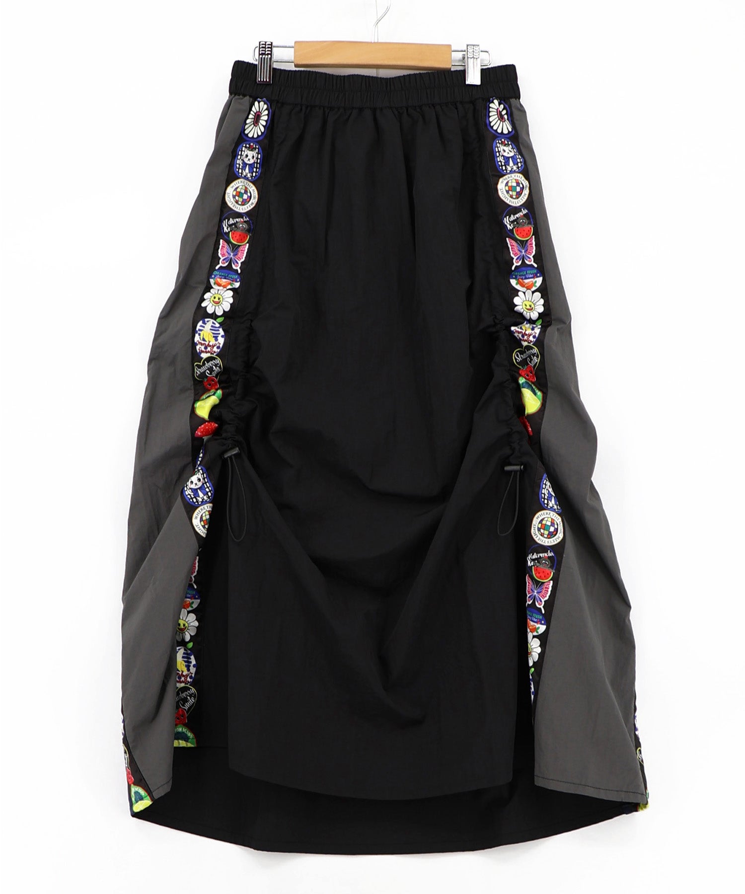 パイナップル様、再お値下げ^_^ カネコイサオ　ボリュームたっぷりスカート 162698：ポップロゴテープ入り 撥水加工スカートの通販-ScoLar